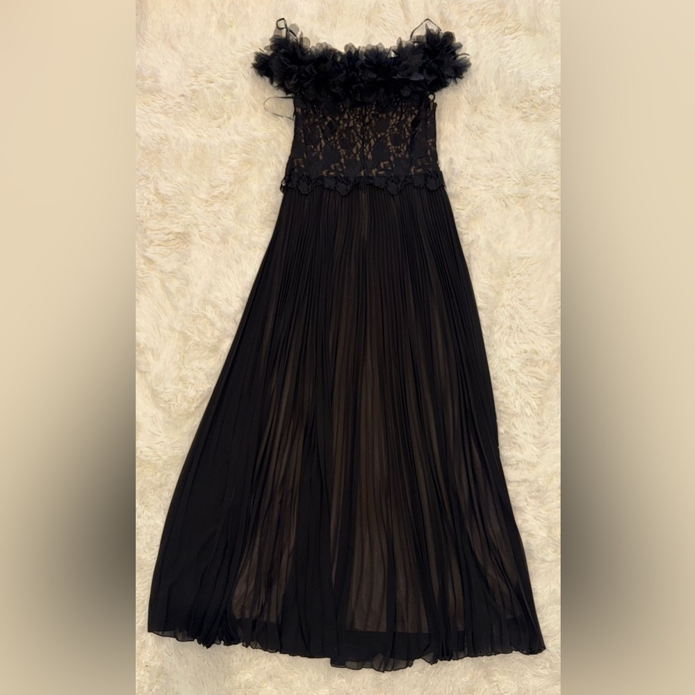 NEW Tadashi Shoji Margaux Black Off-Shoulder Floral Ruffle Trim pleated Gown 10 - Picture 5 of 8